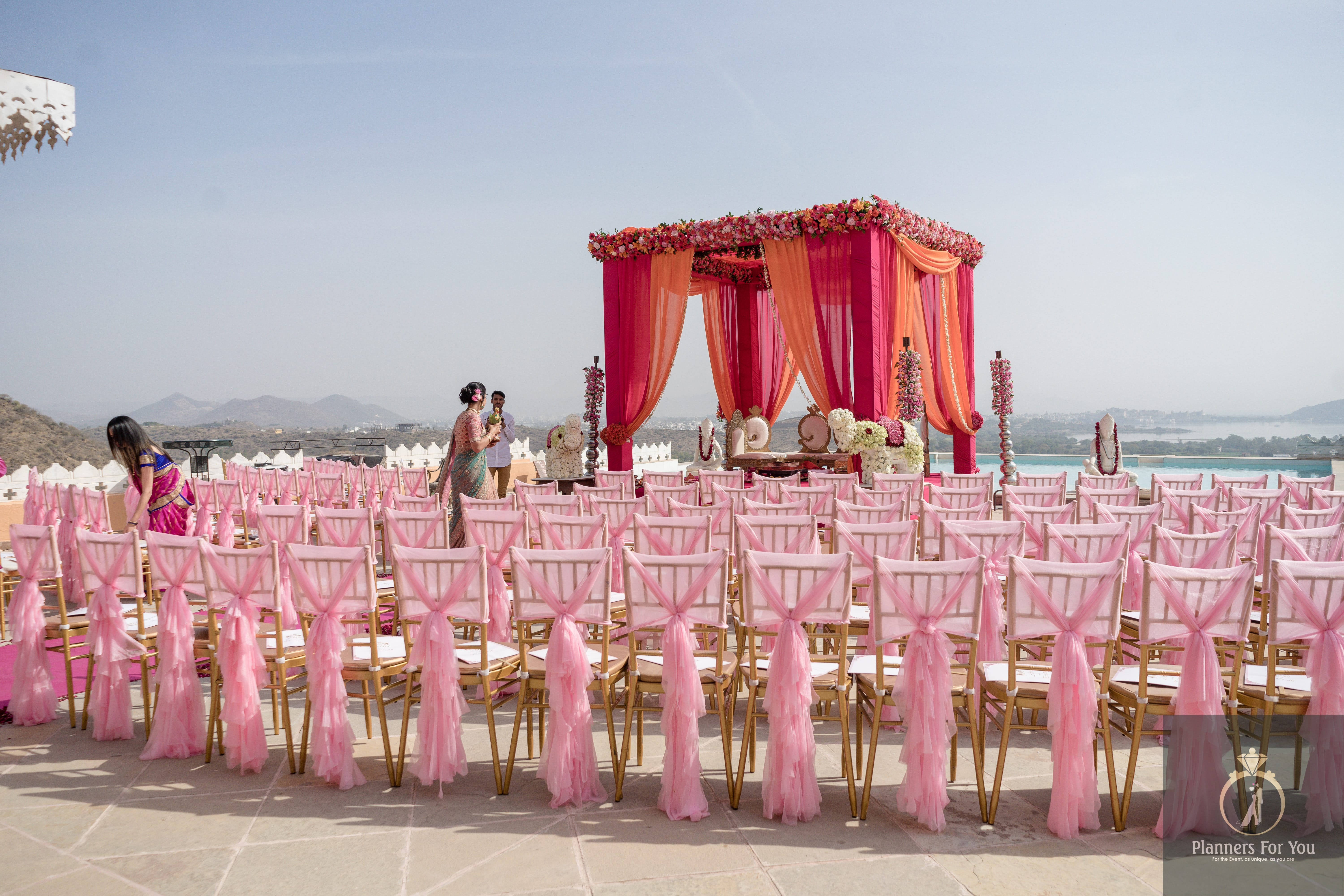 What does a wedding planner do